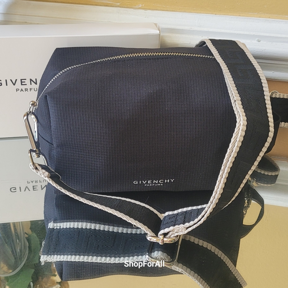 Givenchy - Picture 7 of 16